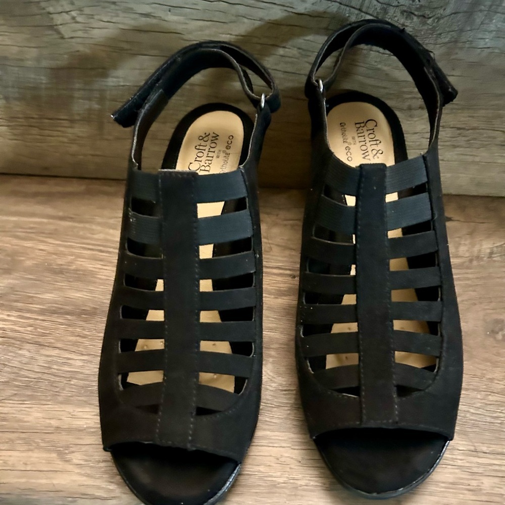 Croft and Barrow Women's Black Strappy Sandals